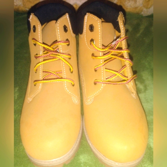 Boys size 6 combat boots - Picture 3 of 6